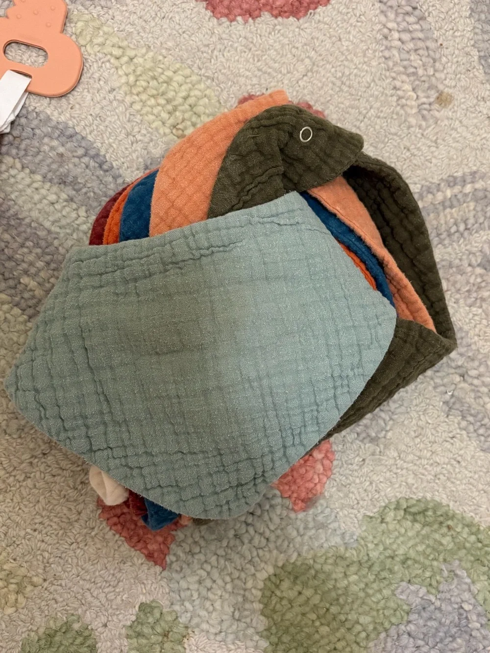 Linen infant bibs